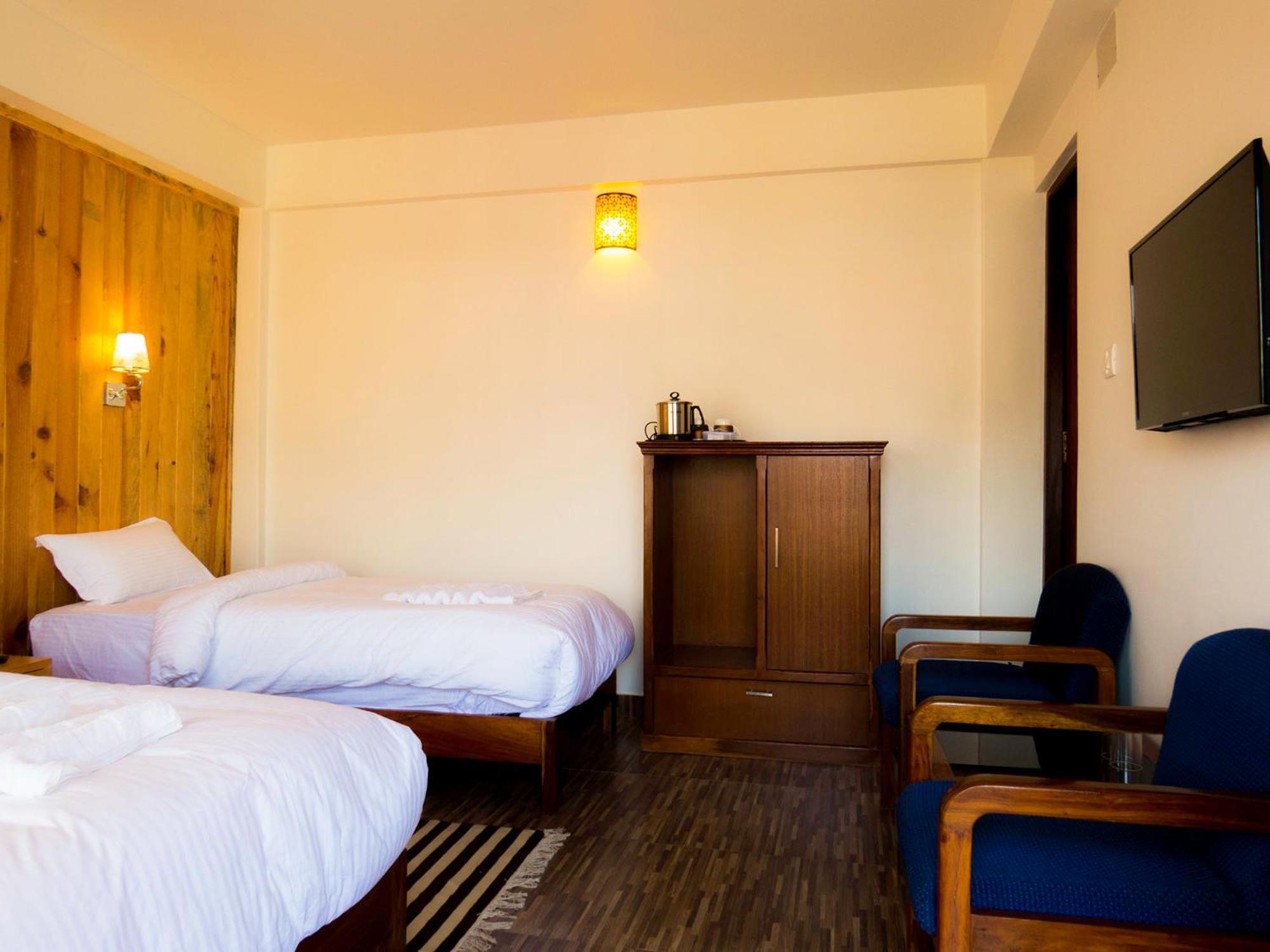 Tristar Hotel Pokhara Buitenkant foto