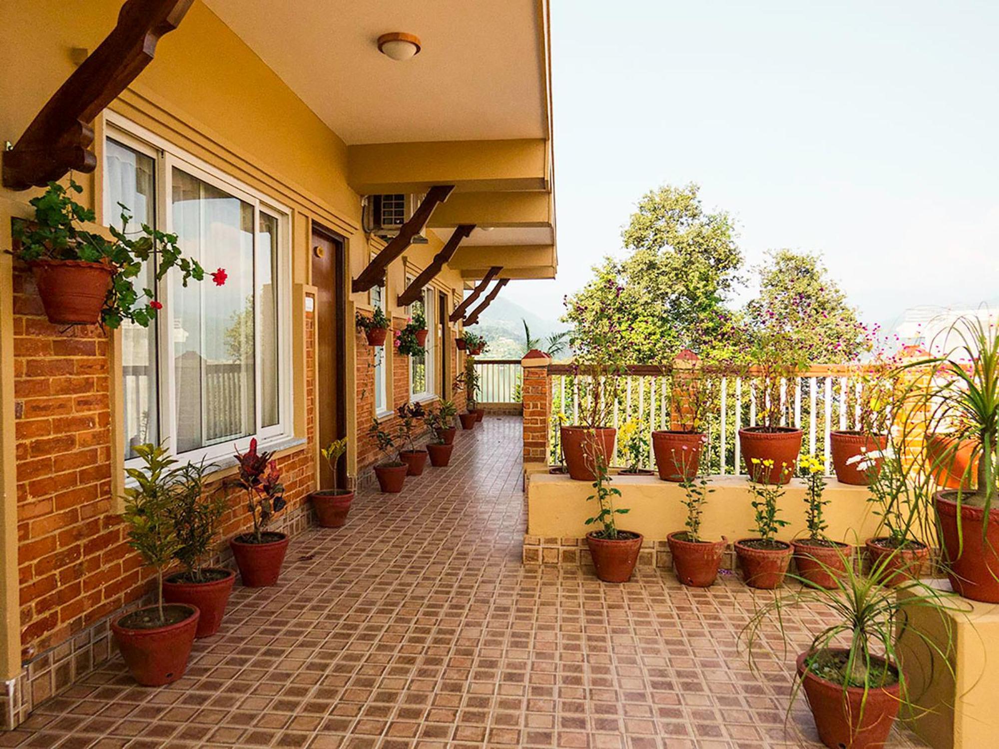 Tristar Hotel Pokhara Buitenkant foto
