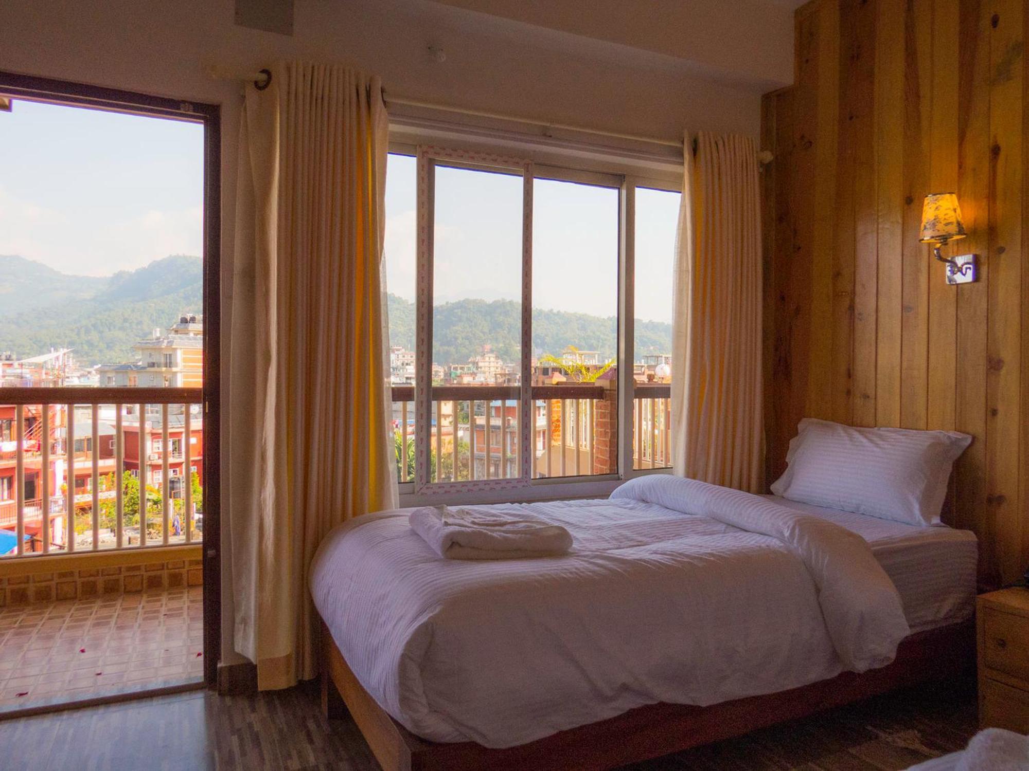 Tristar Hotel Pokhara Buitenkant foto