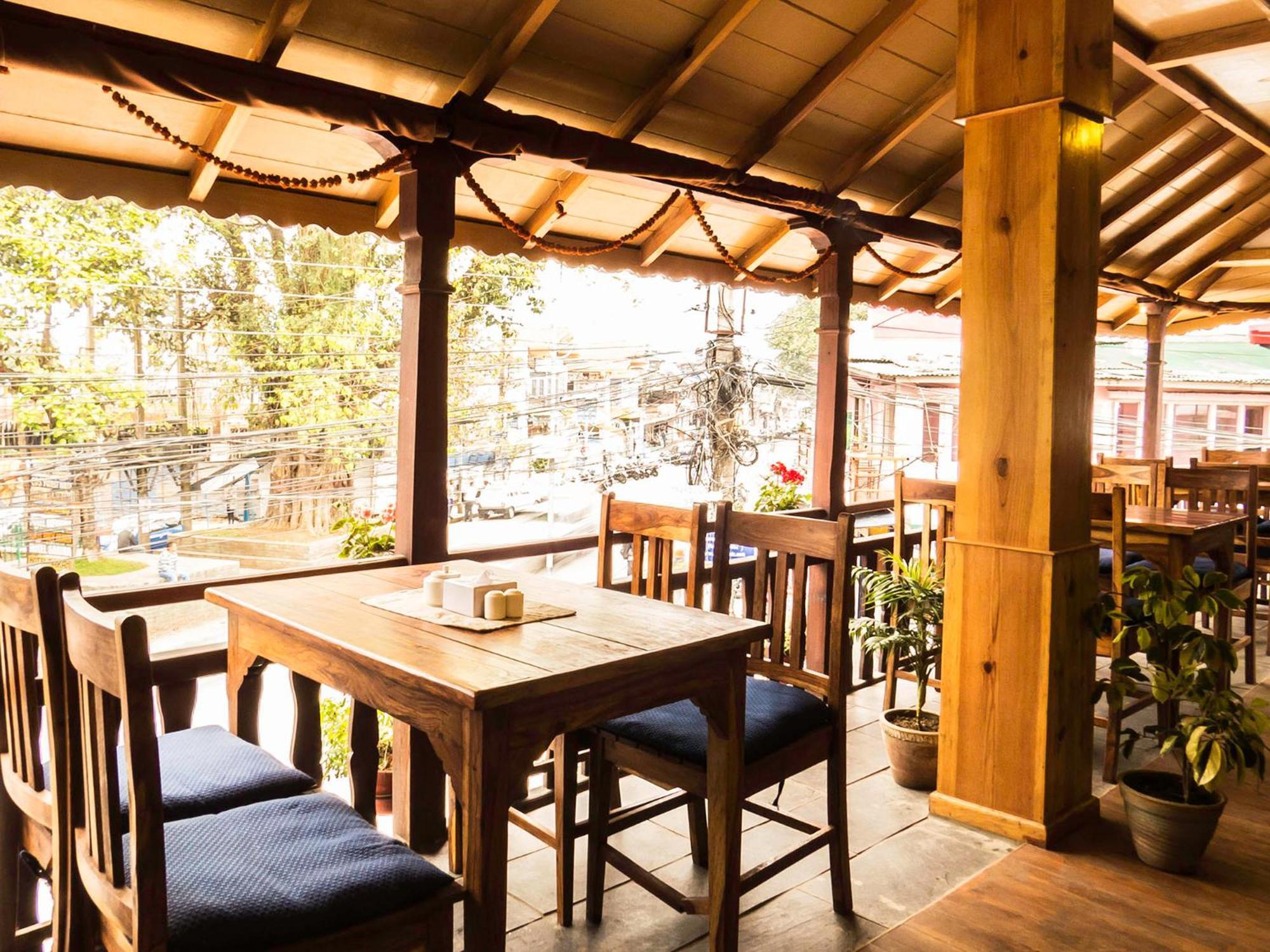 Tristar Hotel Pokhara Buitenkant foto