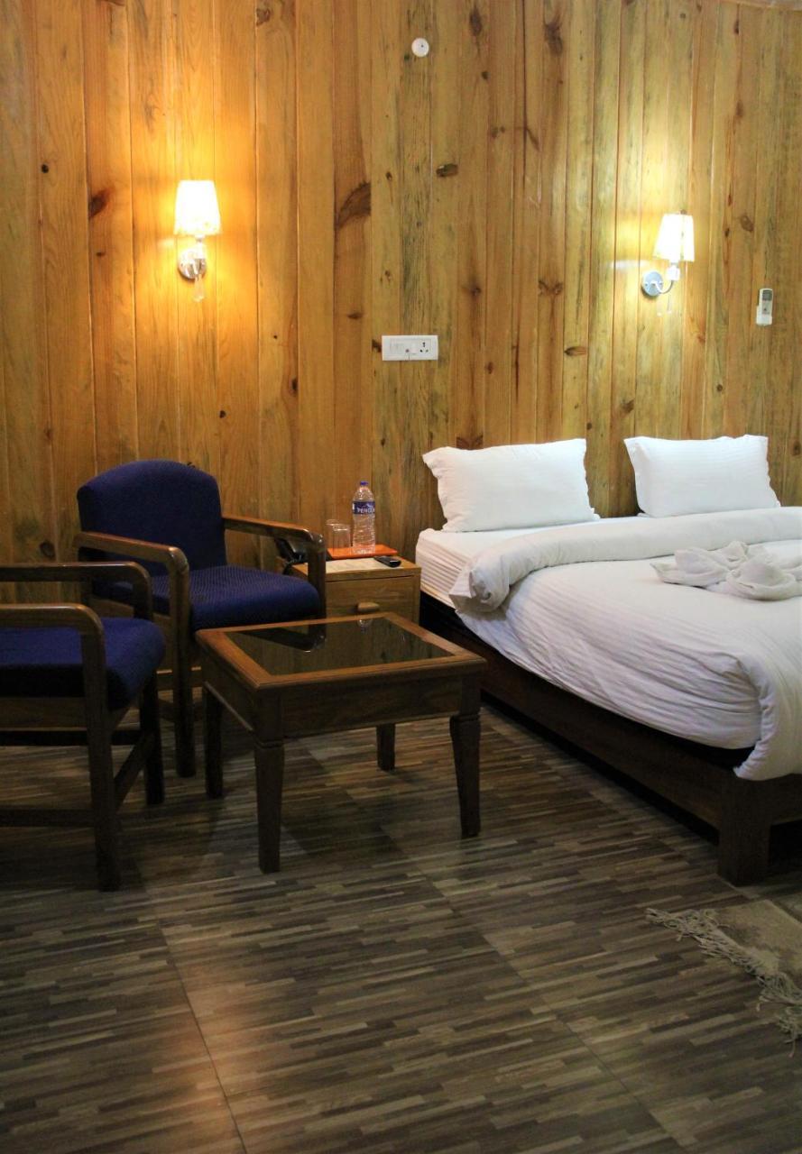 Tristar Hotel Pokhara Buitenkant foto